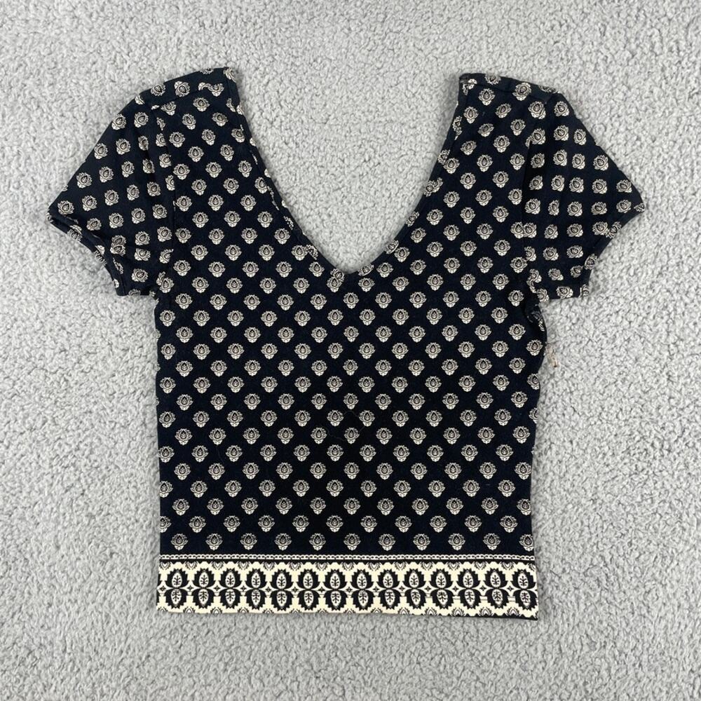 Forever 21 Women's Medium Black Scoop Neck Cotton Spandex Short Sleeve Shirt